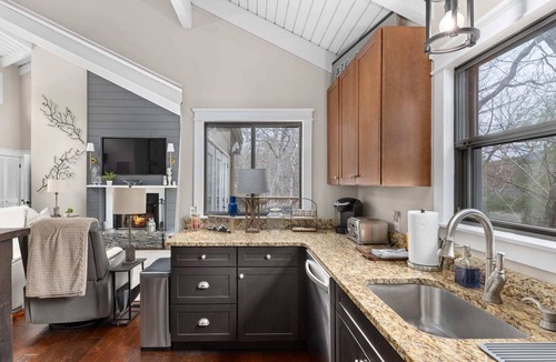 Big Canoe Cabin | Pause & Relax: Couples Mountain Getaway