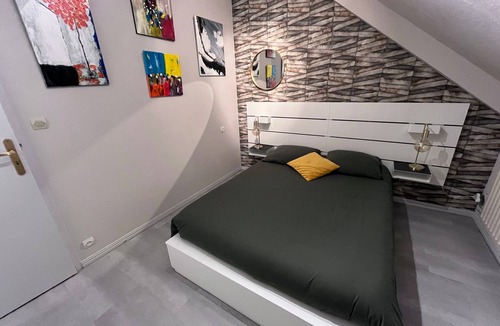 Sable-sur-Sarthe Bed & Breakfast | “Pause Tranquille - Room 1” with Shared Terrace, Shared Garden and Wi-Fi