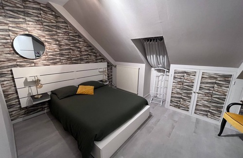 Sable-sur-Sarthe Bed & Breakfast | “Pause Tranquille - Room 1” with Shared Terrace, Shared Garden and Wi-Fi