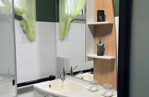 Sable-sur-Sarthe Bed & Breakfast | “Pause Tranquille - Room 1” with Shared Terrace, Shared Garden and Wi-Fi