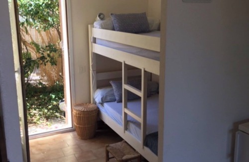 La Franqui-Plage Cabin | Pavillon au la Franqui, a stone's throw from the sea.