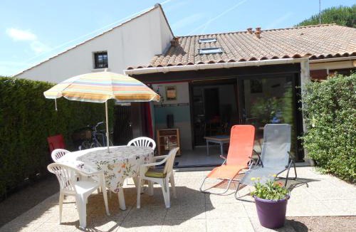 Saint-Vincent-sur-Jard House | Pavillon avec piscine commune et jardin à 800m de la plage - FR-1-336-72