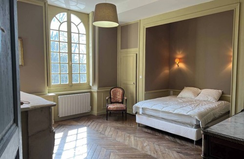 La Ferte-Saint-Aubin Bed & Breakfast | Pavillon de l'Orangerie room
