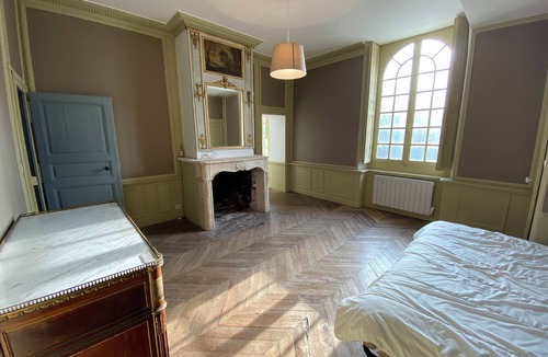 La Ferte-Saint-Aubin Bed & Breakfast | Pavillon de l'Orangerie room