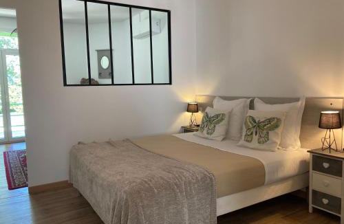 Chateauneuf-du-Rhone Apartment | Pavillon de l’Étang