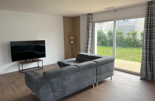 Lavardac House | pavillon neuf terrasse piscine 6 pers centre équestre, château la Hitte