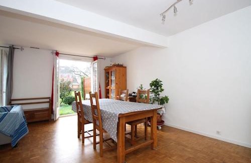 Le Mesnil-Saint-Denis House | Pavillon Racine