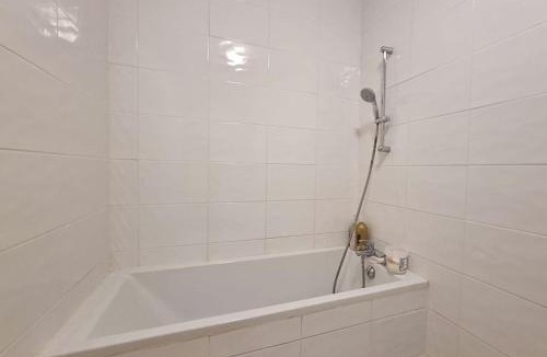 Le Mesnil-Saint-Denis House | Pavillon Racine