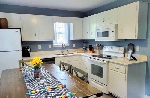 Oak Grove House | Paw-fect for pet lovers & thrill seekers