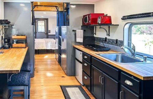 Port Angeles Apartment | Paw Railway Getaway