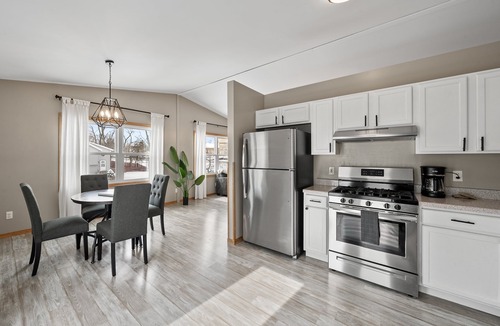 Twin Lakes House | Paws at the Lake - Close to boat launch!