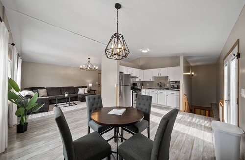 Twin Lakes House | Paws at the Lake - Close to boat launch!