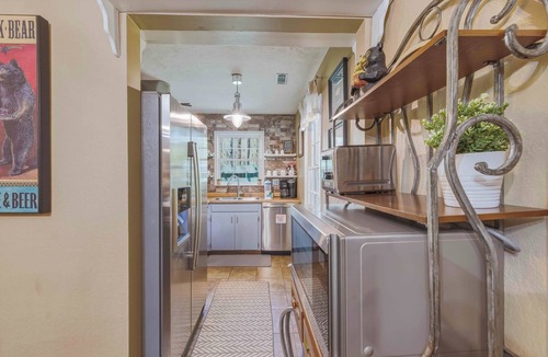Clarkesville Cottage | Pawsibilities - Free Spring Night