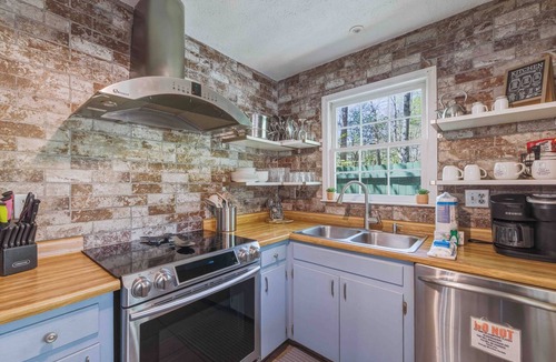 Clarkesville Cottage | Pawsibilities - Free Spring Night