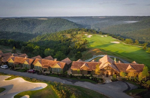 Hollister Cabin | Payne's Valley Golf Cottage with Tee Times for Twosome