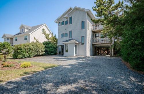 Caswell Beach House | Payneless by Oak Island Accommodations