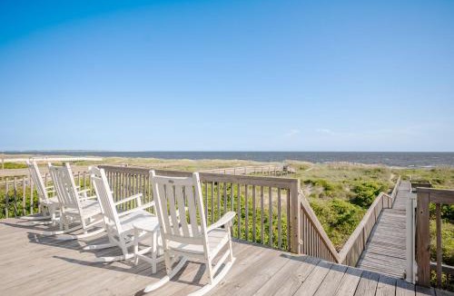 Caswell Beach House | Payneless by Oak Island Accommodations