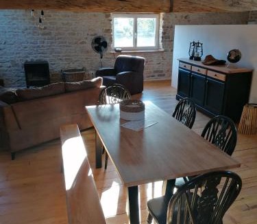 Montalembert Apartment | Pays de Joie - Gite-Loft Le Piano