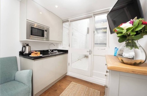 Notting Dale Apartment | PBC | Studio Apartment in Bayswater (LS2)