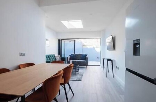 Notting Dale Apartment | PBC | Studio Apt in Richmond (RICH3)