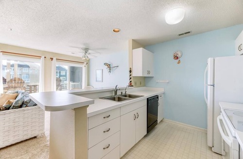 Manteo Condo | PC812 Water-Front Condo with Community Pool &More!