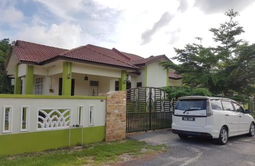 Padang Pasir Luas House | PCB Homestay