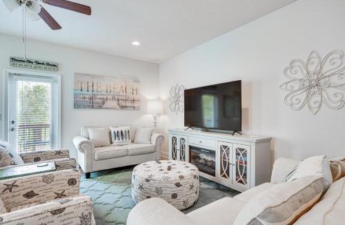 Thomas Drive House | PCB Townhome w/Deck & Pool Access: 3 Mi to Beach!