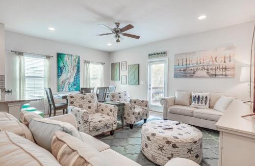 Thomas Drive House | PCB Townhome w/Deck & Pool Access: 3 Mi to Beach!