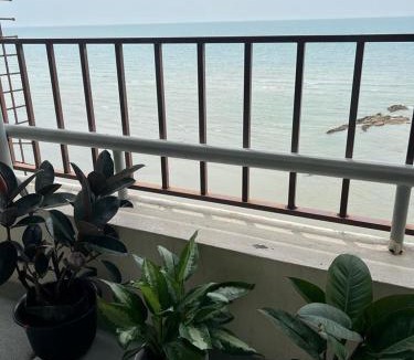 Taman Haji Zainal Apartment | PD SEAVIEW Staycation