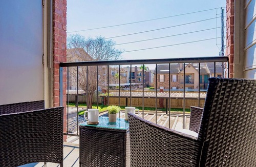 Astrodome Apartment | Peace and Joy - Medical Center - 30+ day stays