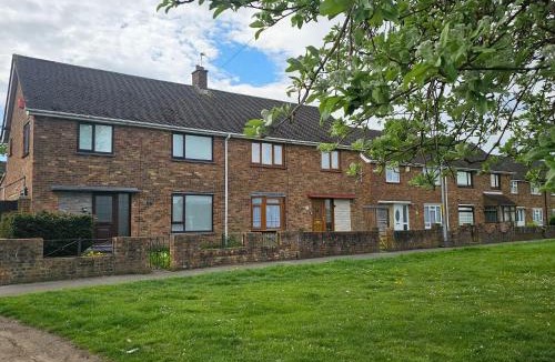 Gravesend House | Peace and Love House