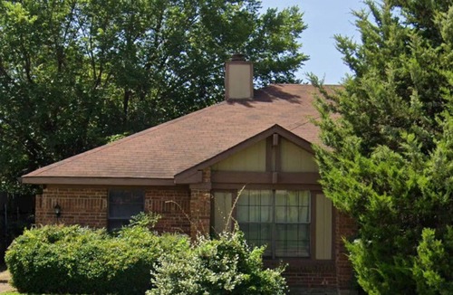 Dallas House | Peace and privacy in this entire 3 Bed 2/Bath duplex!