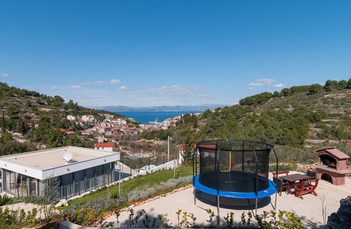 Stomorska Villa | Peace and quiet, away from the noise of the city, villa offers a divine holiday