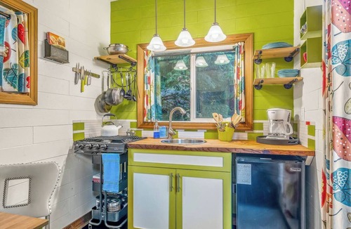 Longview House | Peace and Quiet ~ Unique Escape w/Sauna & BBQ