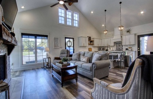 Hernando House | Peace of Heaven on a Hill