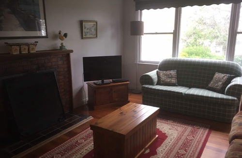 Anakie House | Peace & quiet in a country settting