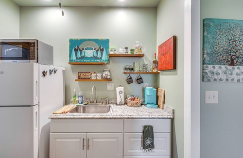 Centerville Apartment | Peace & Quiet on Alpaca Farm! Paola Studio