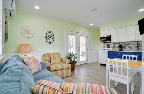 Bowie Cottage | Peace & Relaxation at Texas Countryside Tiny Home