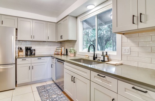 Gresham House | Peace & Serenity in Gresham! Sleek Home w/Yard