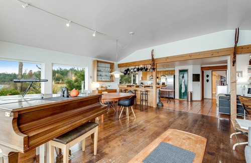 Nordland House | Peace & Tranquility, Beach Access, Gorgeous Waterfront Views - Dogs OK