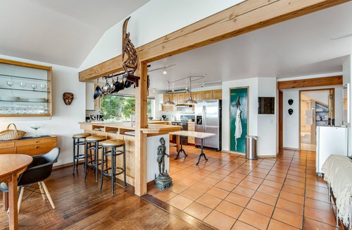 Nordland House | Peace & Tranquility, Beach Access, Gorgeous Waterfront Views - Dogs OK