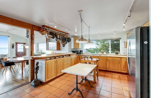 Nordland House | Peace & Tranquility, Beach Access, Gorgeous Waterfront Views - Dogs OK