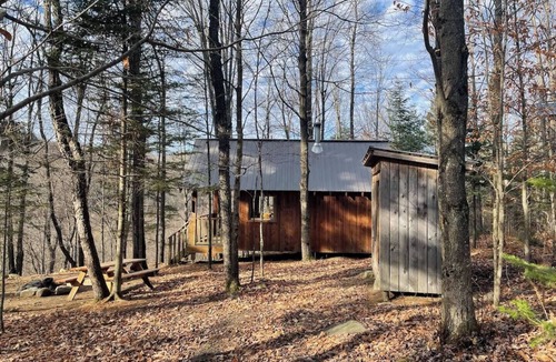 Saint-Etienne-De-Bolto Cabin | Peaceful eco-lodge near the stream: Le Grand Pic