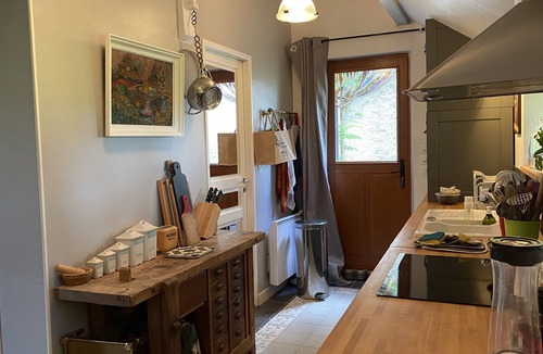 Beauchamps-sur-Huillard House | Peaceful & warm cottage overlooking a pond