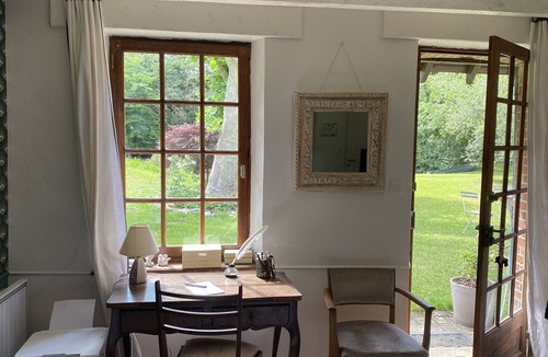 Beauchamps-sur-Huillard House | Peaceful & warm cottage overlooking a pond