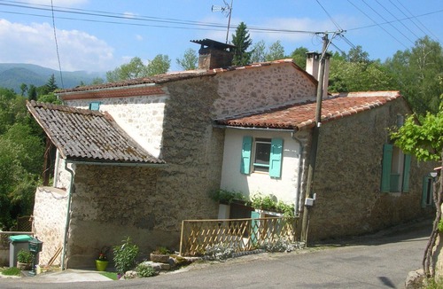 Saint-Pierre-de-Riviere Cottage | Peaceful cottage in Fouchard