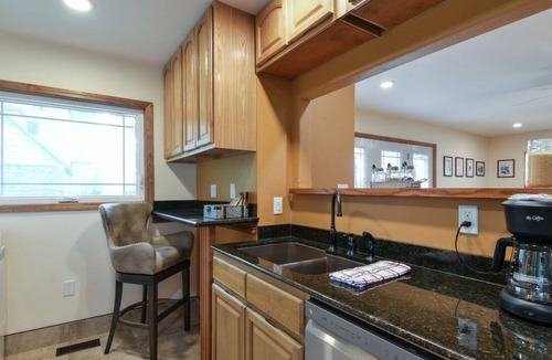 Mountain Grove House | Peaceful 1-bedroom guesthouse with fireplace