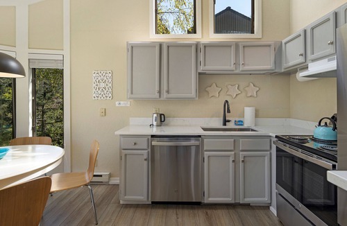 Roche Harbor Condo | Peaceful 1 bedroom, 1 loft Condo!