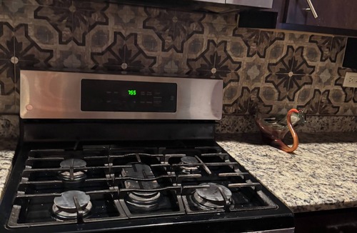 Near West Side Apartment | Peaceful 1-bedroom apartment with AC in vibrant Chicago
