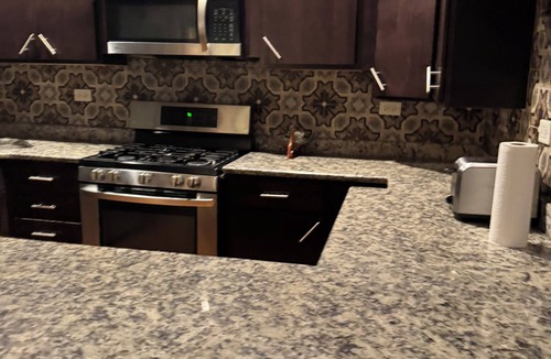 Near West Side Apartment | Peaceful 1-bedroom apartment with AC in vibrant Chicago